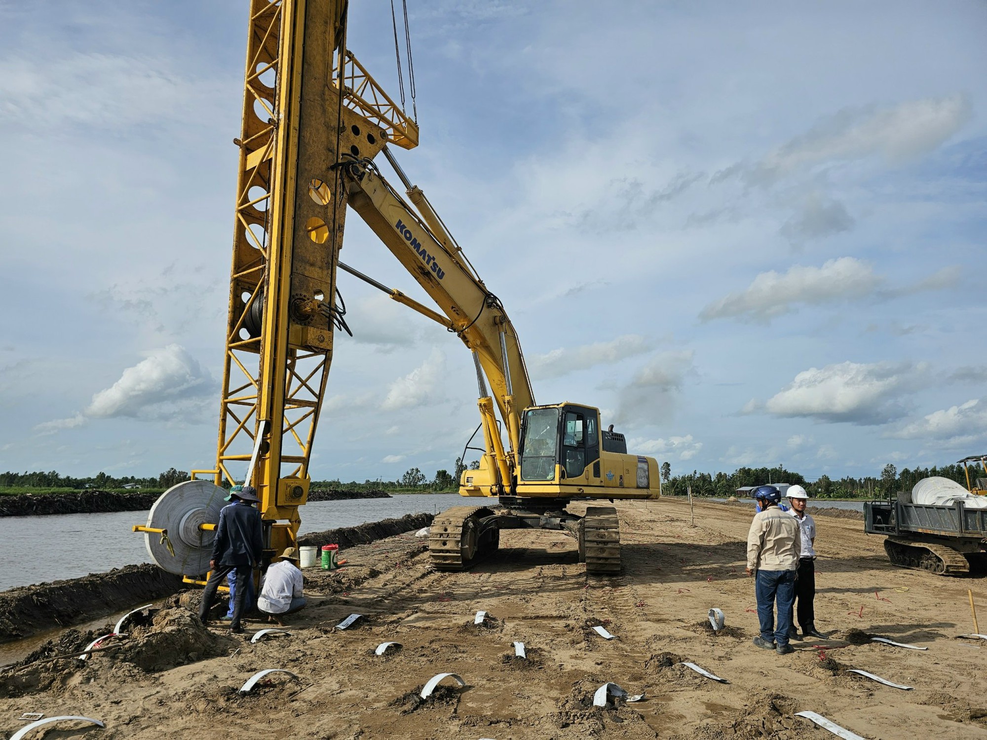 Hơn 9 tháng thi công, dự án cao tốc Bắc - Nam giai đoạn 2 còn gặp khó? - Ảnh 3.