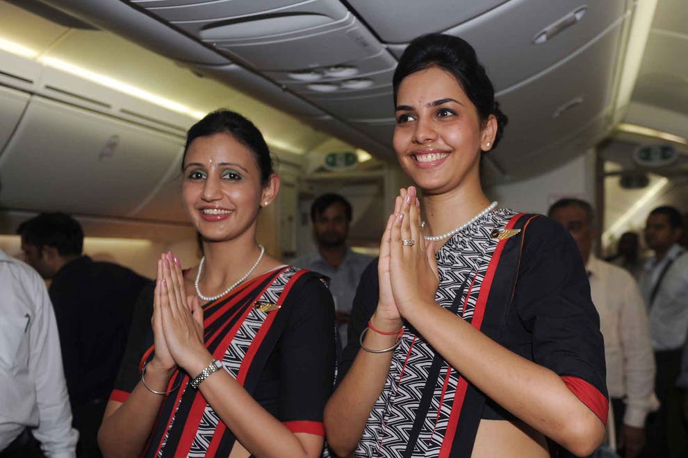 Ấn Độ đề xuất cấm phi công, tiếp viên hàng không sử dụng nước hoa - Ảnh 1.