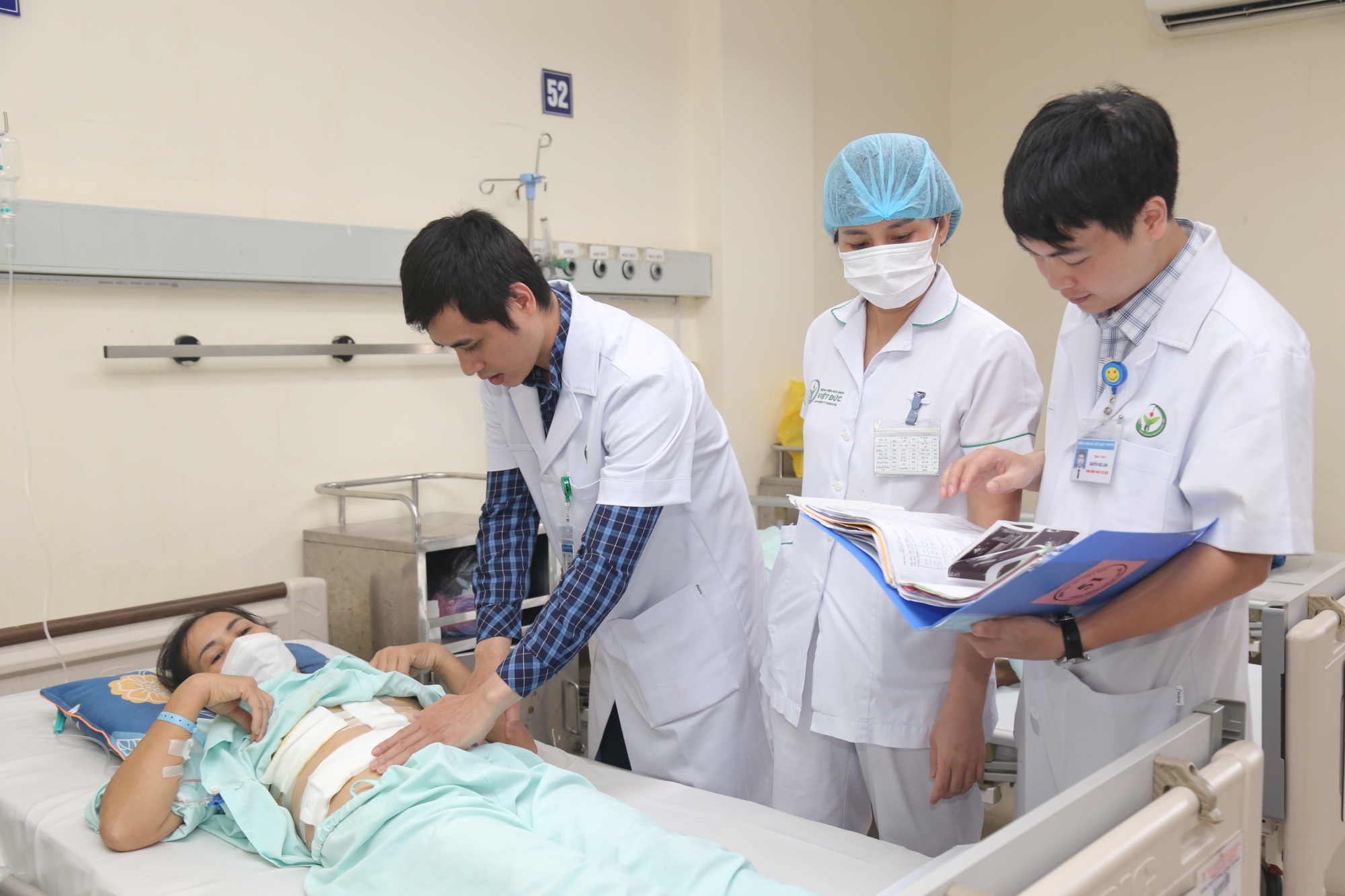 Lần đầu tiên tại Việt Nam phẫu thuật u cơ mỡ mạch thận lan lên đến tim   - Ảnh 4.
