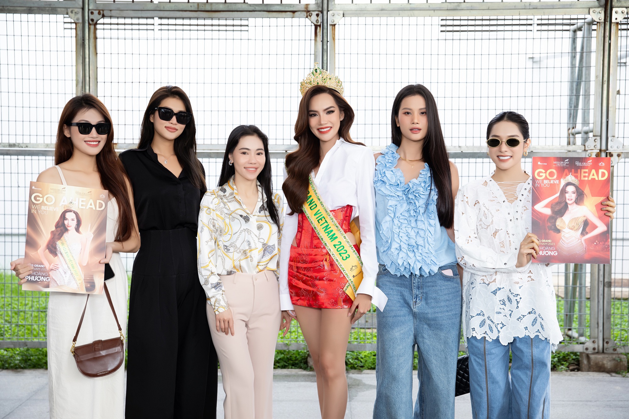 Dàn mỹ nhân đổ bộ tại sân bay Nội Bài, sẵn sàng chinh phục Miss Grand International 2023 - Ảnh 4.