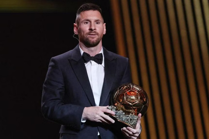 Giành Quả bóng Vàng thứ 8, Messi lập loạt kỷ lục vô tiền khoáng hậu - Ảnh 1.