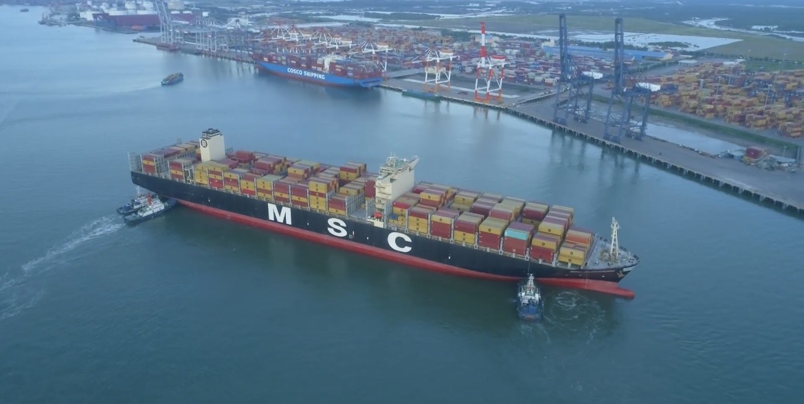 Tàu siêu lớn của hãng MSC cập cảng SSIT ở Bà Rịa - Vũng Tàu - Ảnh 3.