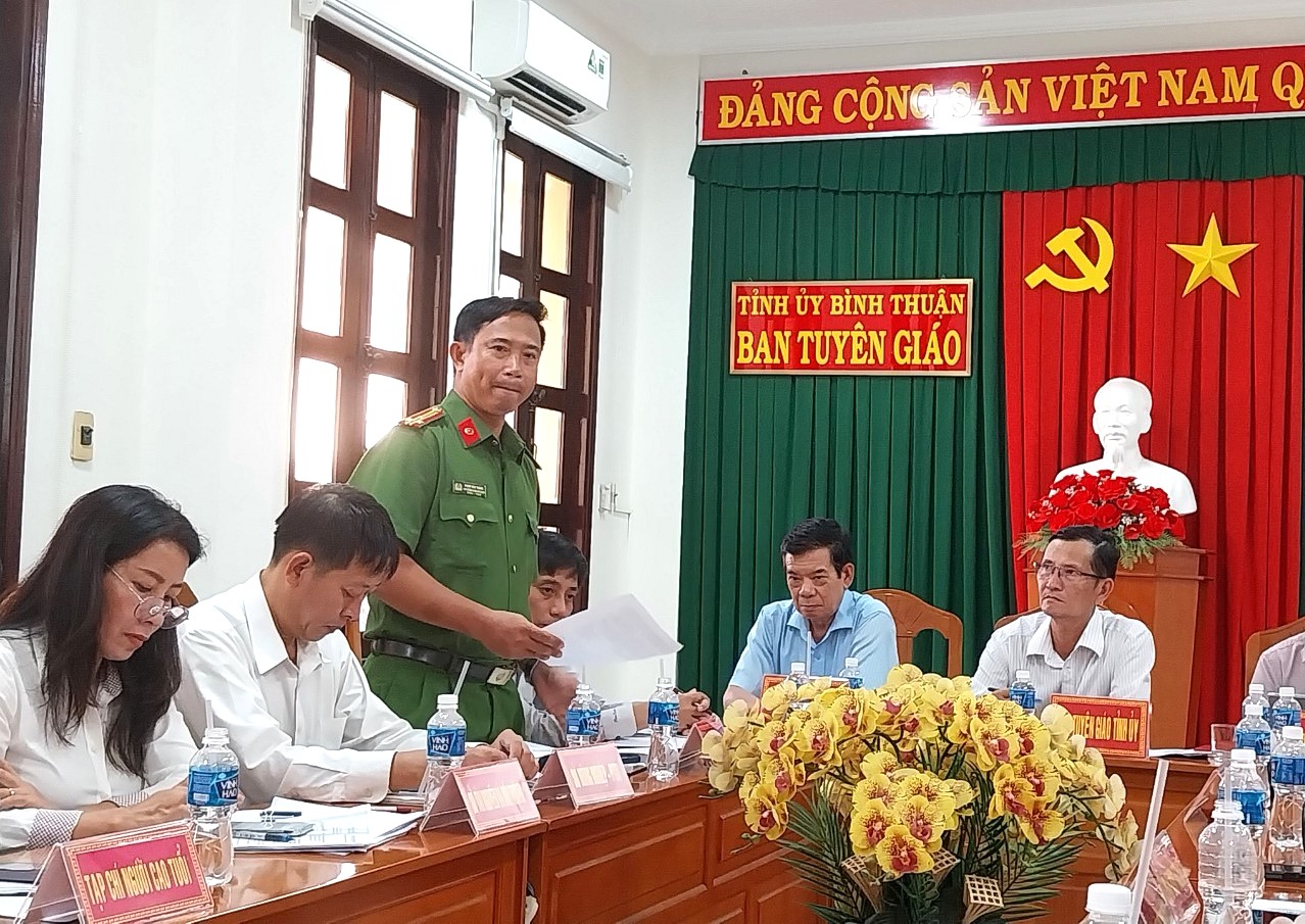 Công an Bình Thuận thông tin vụ thầy Phó hiệu trưởng trường THPT Hàm Tân bị hành hung - Ảnh 1.