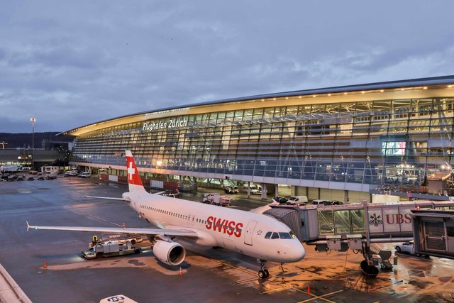 Sân bay lớn nhất Thuỵ Sĩ phải hoãn 60 chuyến bay do gặp sự cố - Ảnh 1.