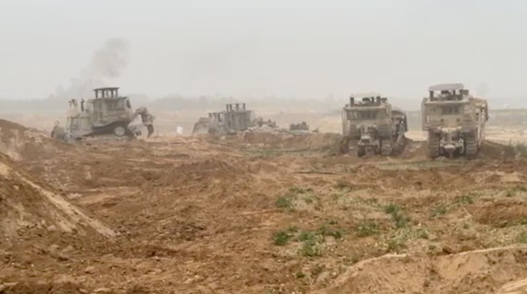 Các lực lượng Israel siết gọng kìm nhắm vào thành phố Gaza từ hai hướng - Ảnh 1.