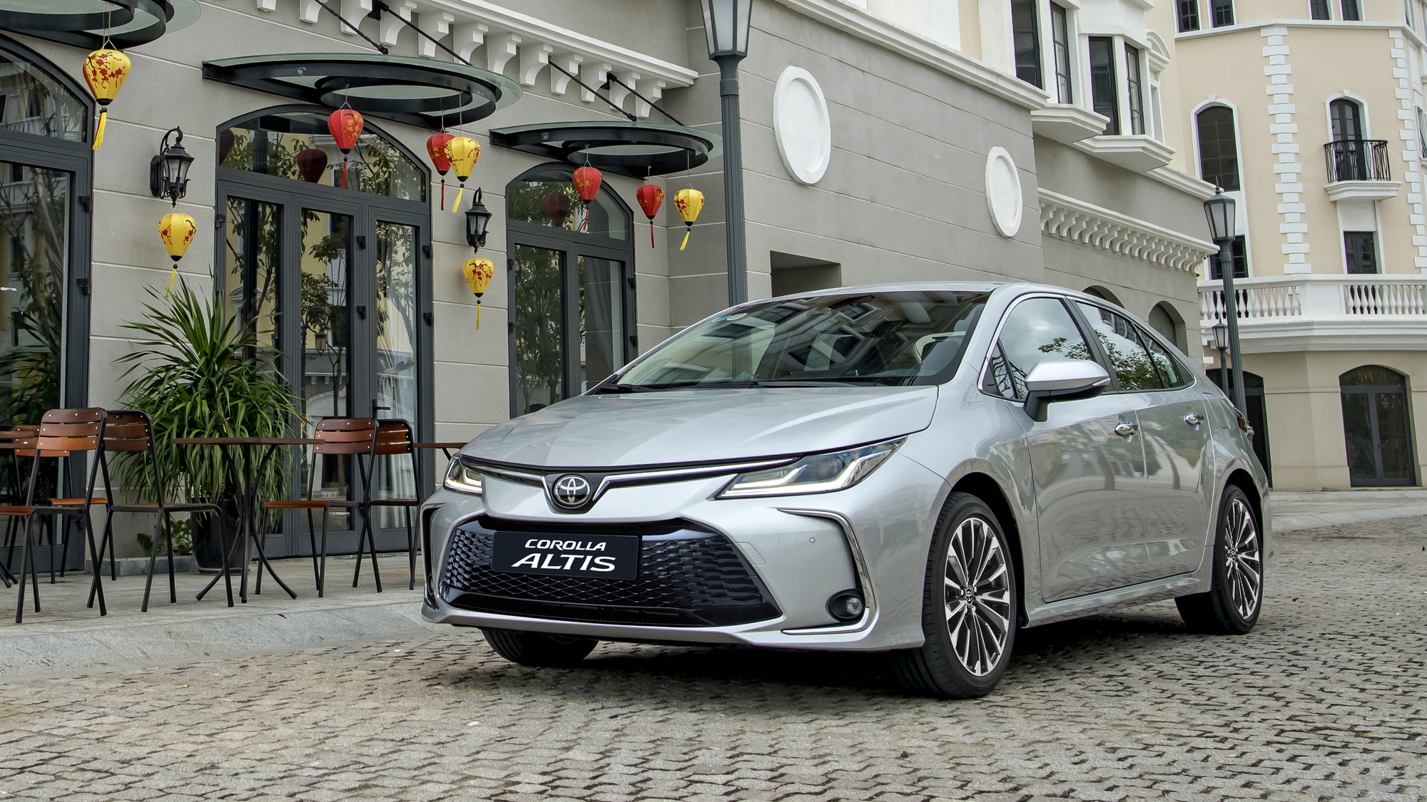 Toyota Corolla Altis 2023 ra mắt tại Việt Nam, tăng giá bán - Ảnh 1.
