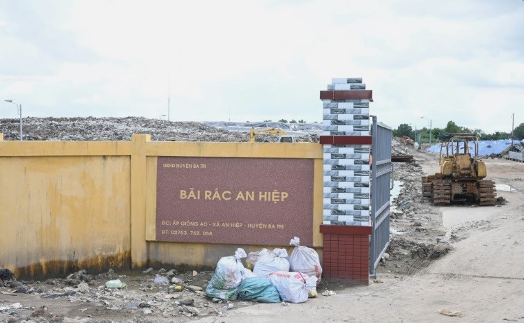 Chủ tịch Bến Tre nhận thiếu sót khi bãi rác ảnh hưởng đến người dân - Ảnh 2.