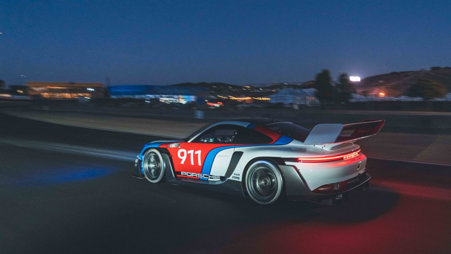 Xe đua Porsche 911 GT3 trình làng với mức giá triệu đô