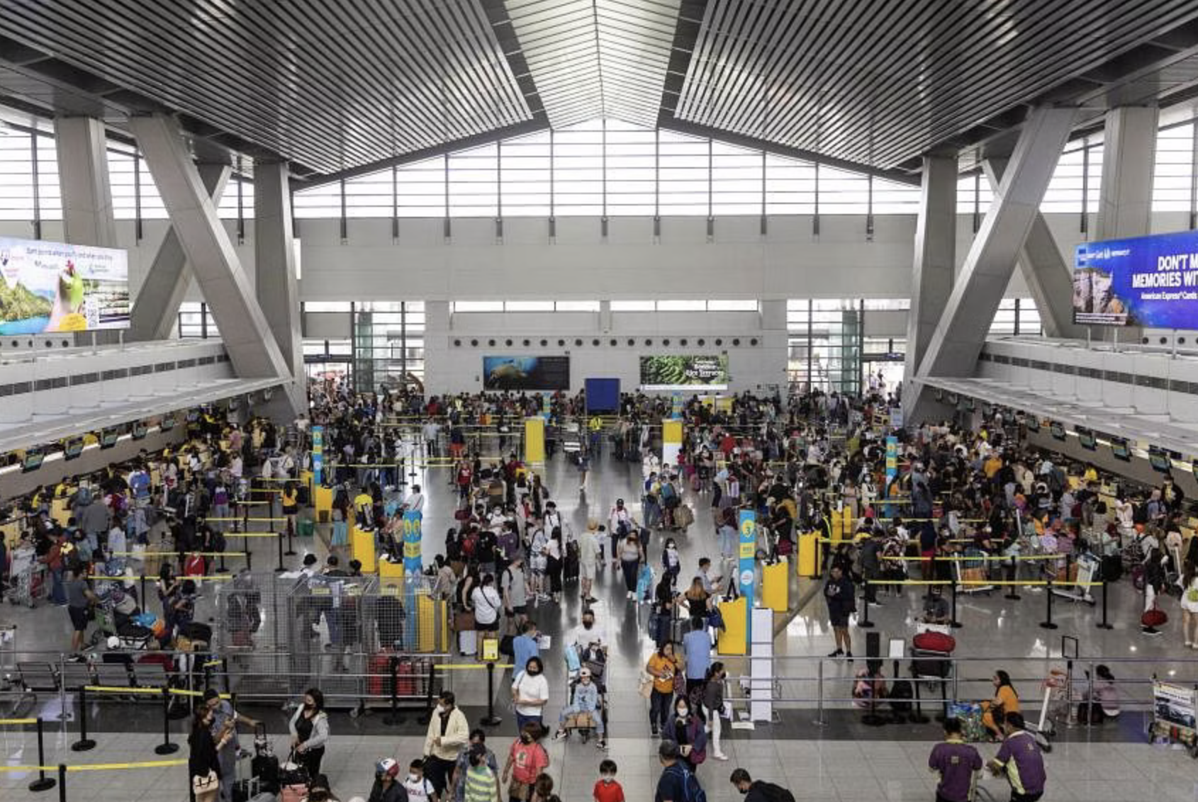 Philippines đặt 42 sân bay trong tình trạng báo động  - Ảnh 1.