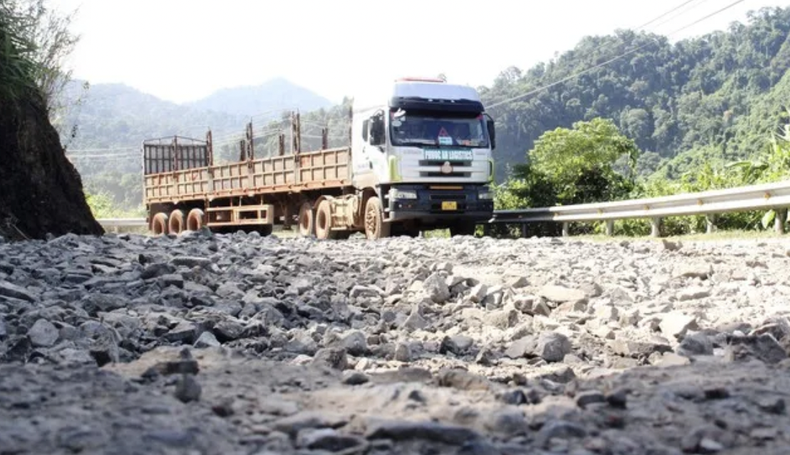 Bộ GTVT phản hồi kiến nghị nâng cấp đường nối từ đường Hồ Chí Minh tới cửa khẩu Tây Giang - Ảnh 1.