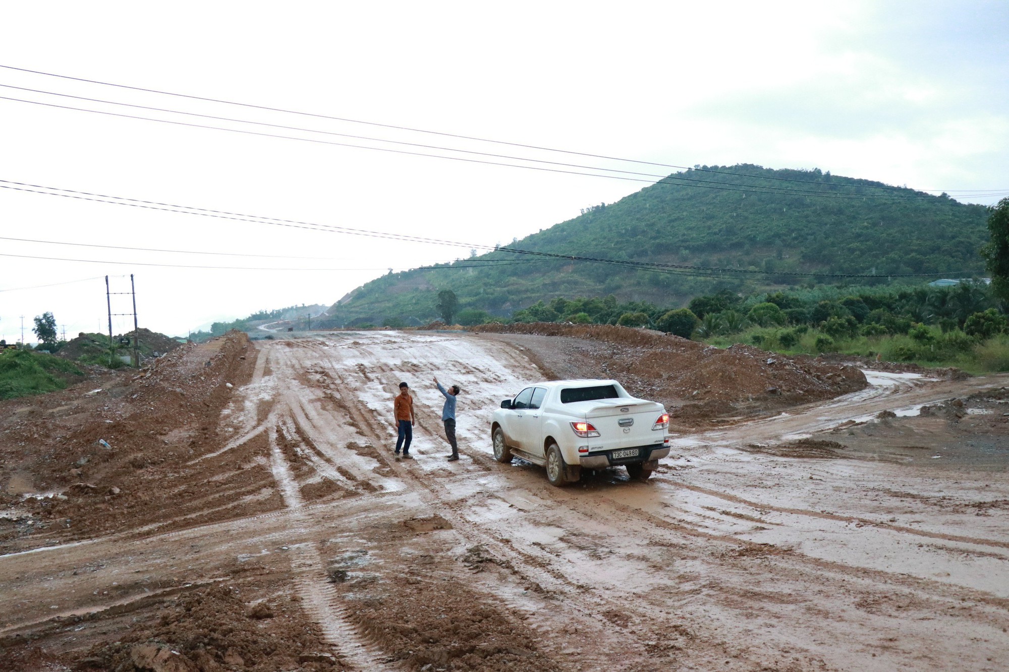 Cao tốc Vân Phong - Nha Trang: Thi công dưới “thiên la, địa võng” - Ảnh 5.