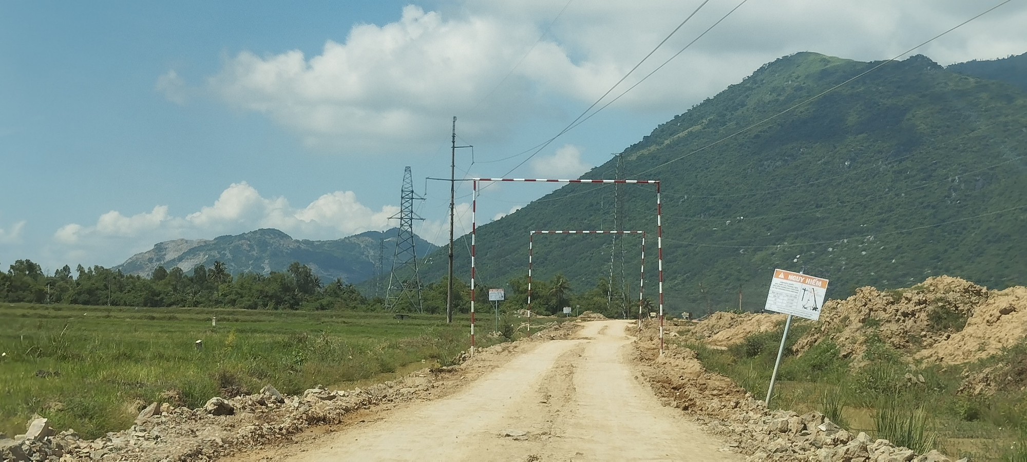 Cao tốc Vân Phong - Nha Trang: Thi công dưới “thiên la, địa võng” - Ảnh 4.