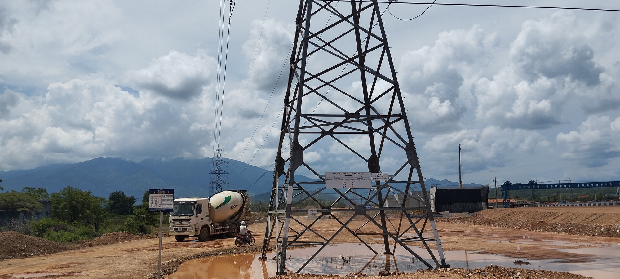 Cao tốc Vân Phong - Nha Trang: Thi công dưới “thiên la, địa võng” - Ảnh 6.