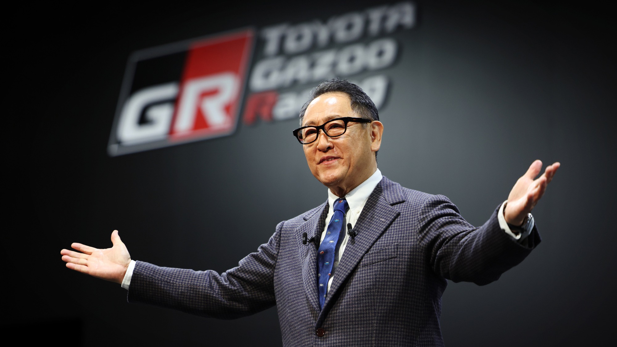 Vị chủ tịch nhấn phanh xe điện ở Toyota - Ảnh 2.
