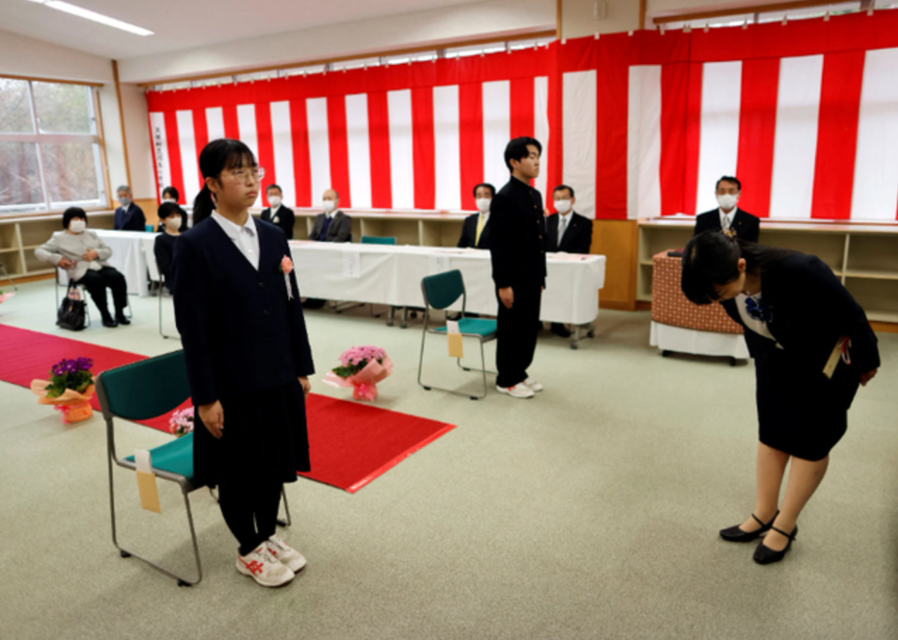 Hai năm, Nhật Bản đóng cửa hơn 8.500 trường học vì thiếu học sinh - Ảnh 2.