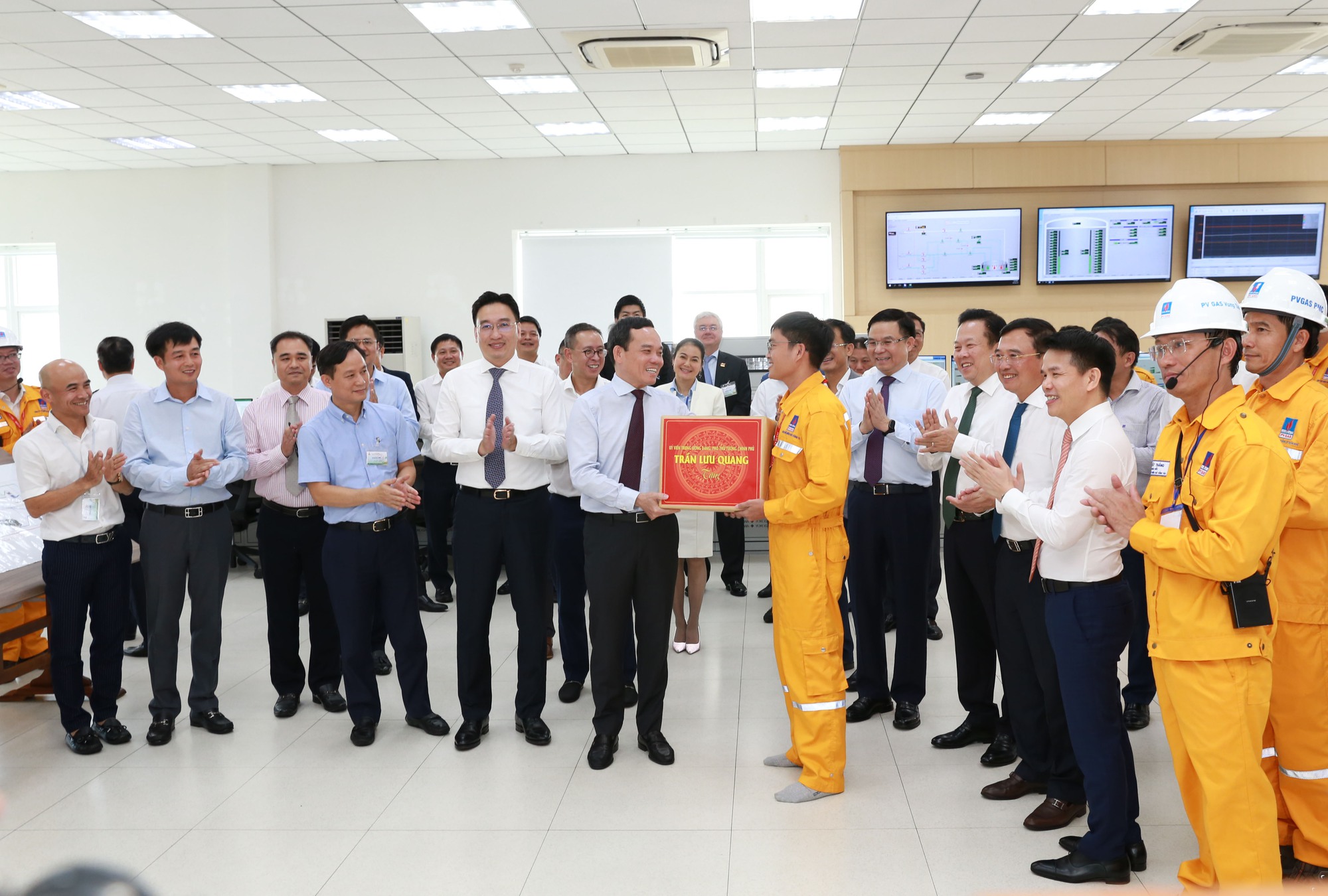 PV GAS khánh thành kho LNG đầu tiên tại Việt Nam - Ảnh 5.
