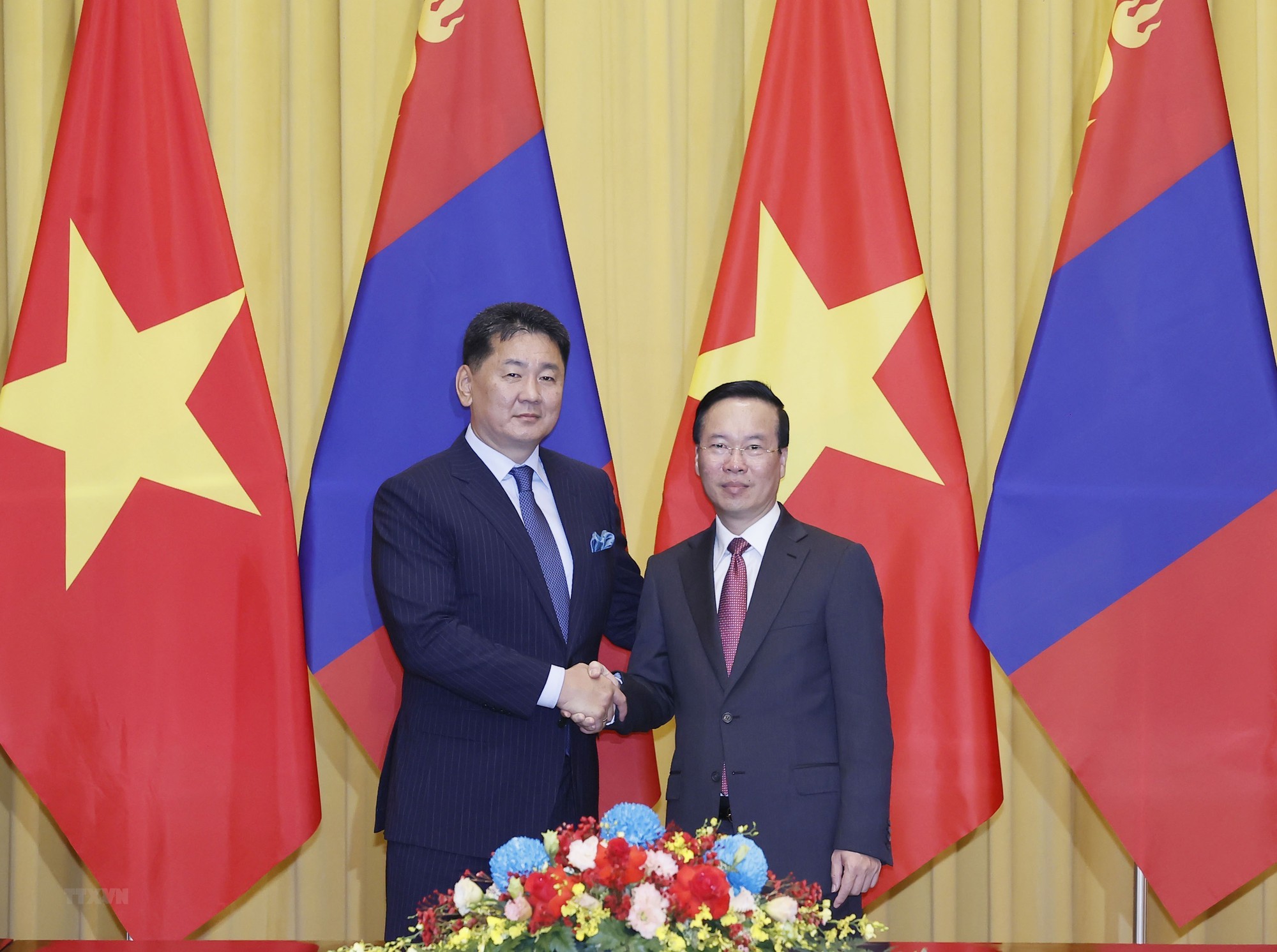 Việt Nam và Mông Cổ ký hiệp định miễn thị thực - Ảnh 1.