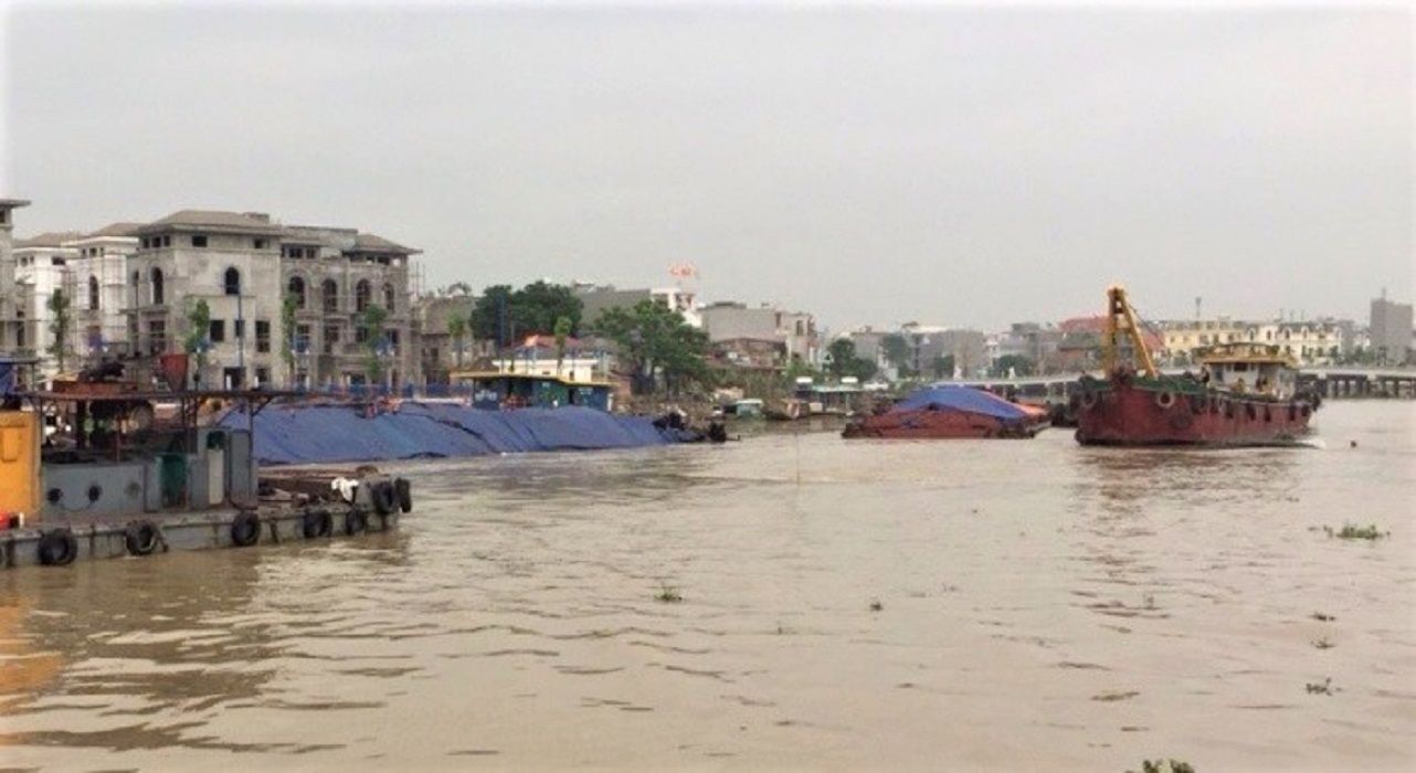 Cấm luồng sông Đào Hạ Lý để sửa chữa tuyến ống nước - Ảnh 1.