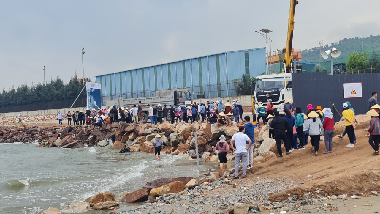 Tại sao người dân phản đối xây dựng cảng container Long Sơn? - Ảnh 1.