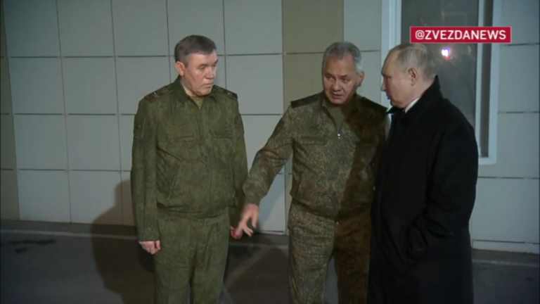 Video Tổng thống Putin thăm trụ sở chỉ huy chiến dịch quân sự của Nga tại Ukraine - Ảnh 1.