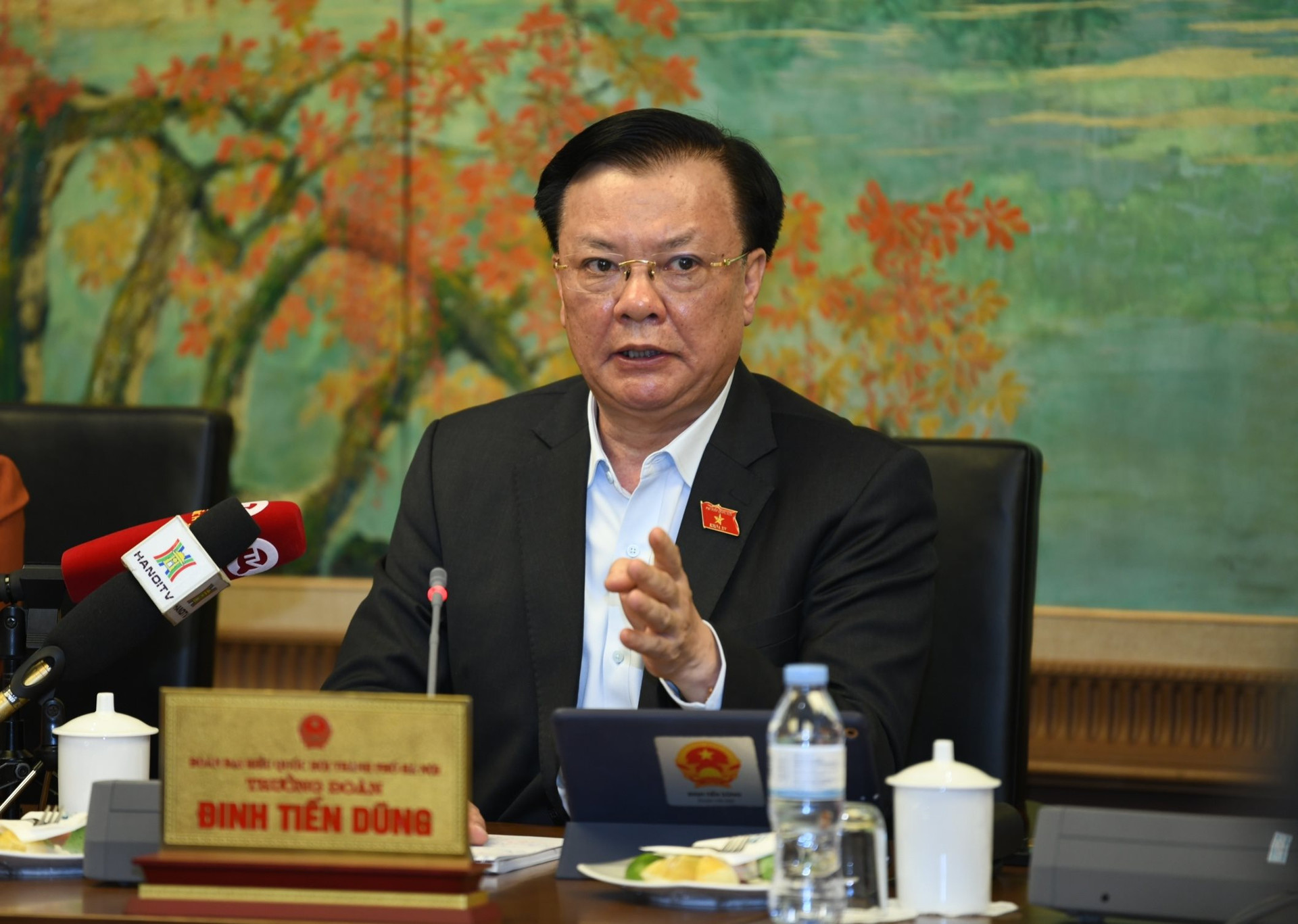 Bí thư Hà Nội: HĐND thành phố có thể quyết định dự án tối đa 20.000 tỷ đồng - Ảnh 1.