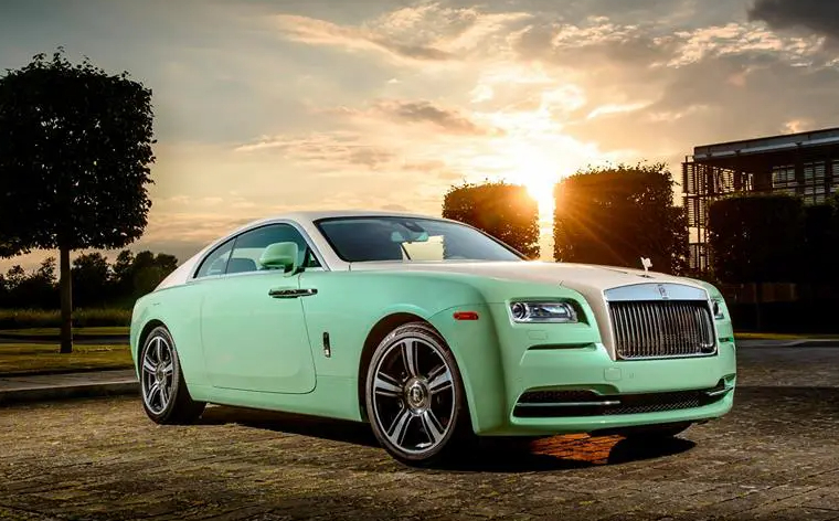 Vua nệm Mỹ ném tiền mua cặp xe điện Rolls-Royce Spectre chỉ để giành kỷ lục - Ảnh 1.