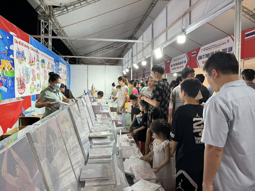 Gần 900 gian hàng tham gia Hội chợ thương mại quốc tế Việt - Trung năm 2023 - Ảnh 2. Gần 900 gian hàng tham gia Hội chợ thương mại quốc tế Việt - Trung năm 2023 - Ảnh 2.
