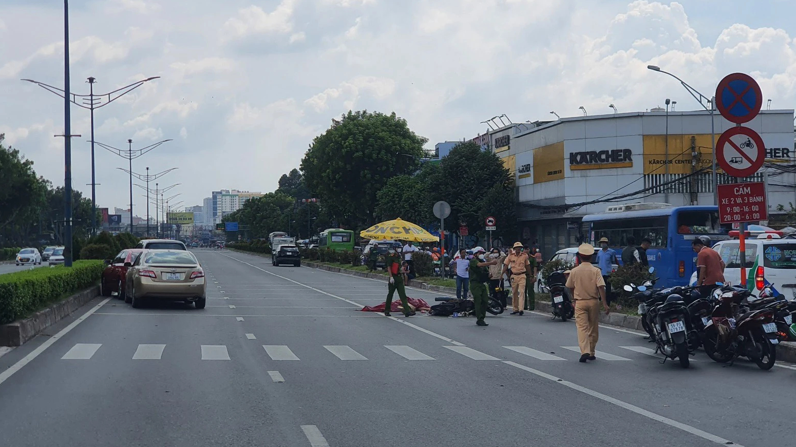 TP.HCM: Đâm xe liên hoàn ở quận Tân Phú, một người chết   - Ảnh 1.