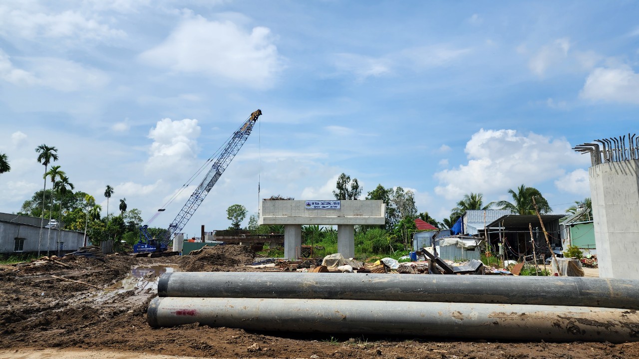 Vĩnh Long: Bố trí mỏ cát đầu tiên phục vụ cao tốc Cần Thơ - Cà Mau - Ảnh 1.