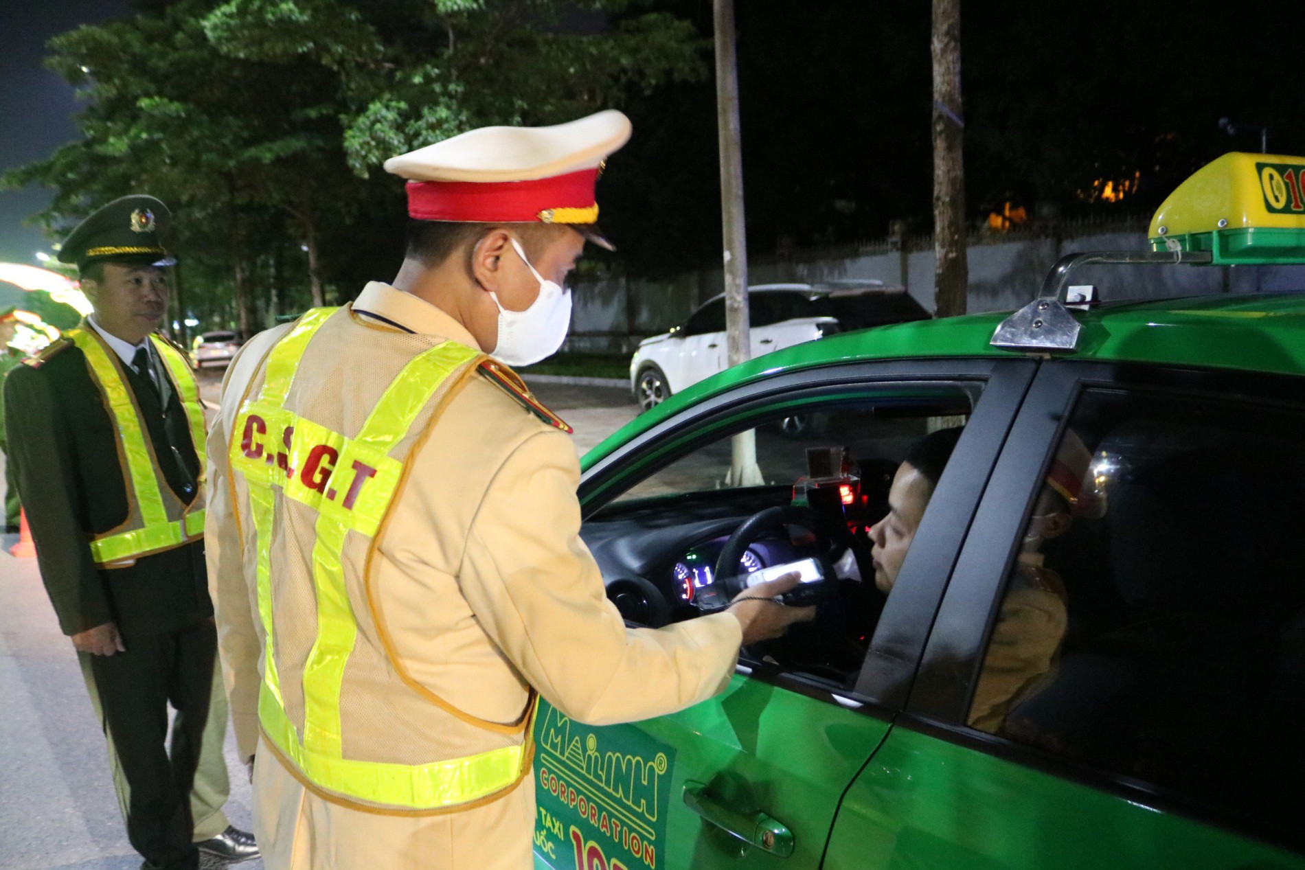 Thái Bình: Ra quân xử lý vi phạm trật tự an toàn giao thông - Ảnh 2.