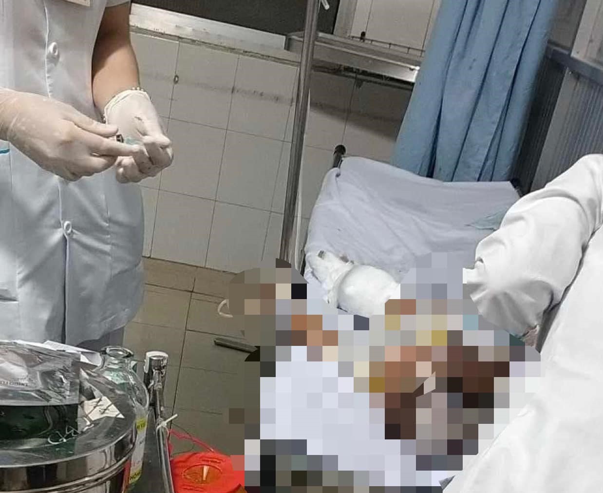 Truy bắt đối tượng ném bom xăng khiến một cháu bé phỏng nặng ở Bình Thuận  - Ảnh 1.