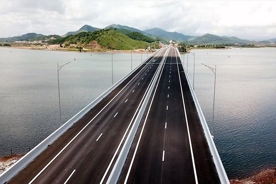 Đấu giá đất xây trạm dừng nghỉ đầu tiên trên trục cao tốc dài 176km tại Quảng Ninh - Ảnh 1.