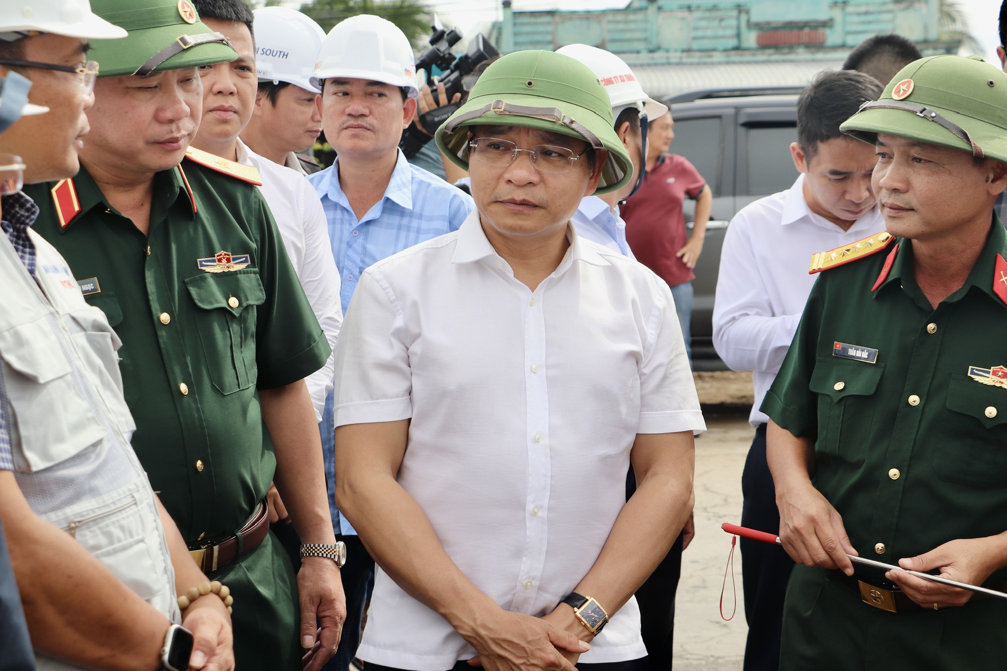 Bộ trưởng Nguyễn Văn Thắng: Ưu tiên làm đường công vụ để thi công cầu trên dự án cao tốc - Ảnh 2.
