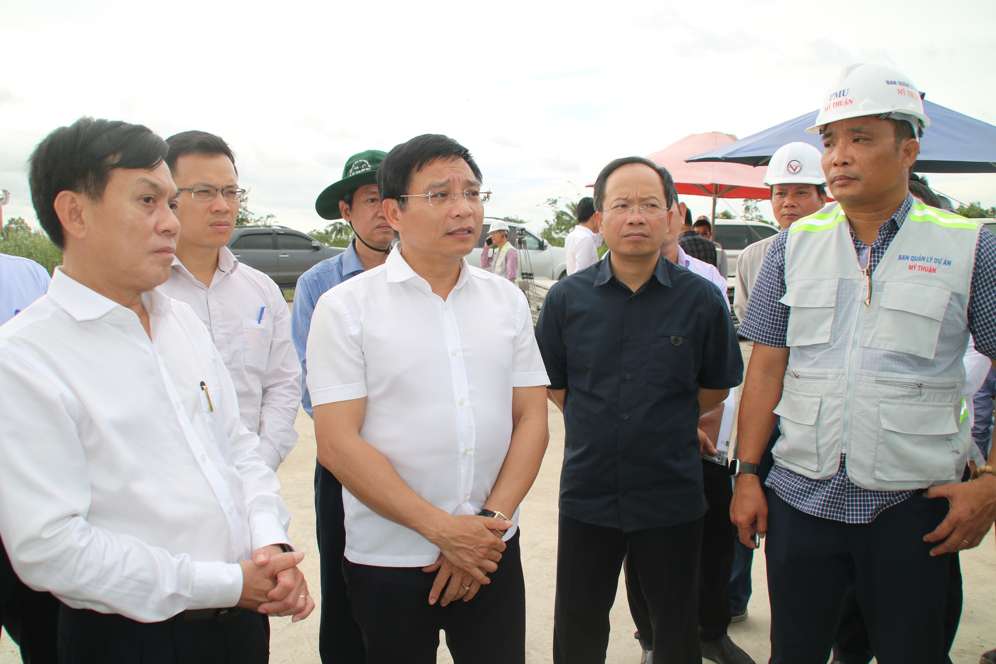Bộ trưởng Nguyễn Văn Thắng: Ưu tiên làm đường công vụ để thi công cầu trên dự án cao tốc - Ảnh 4.
