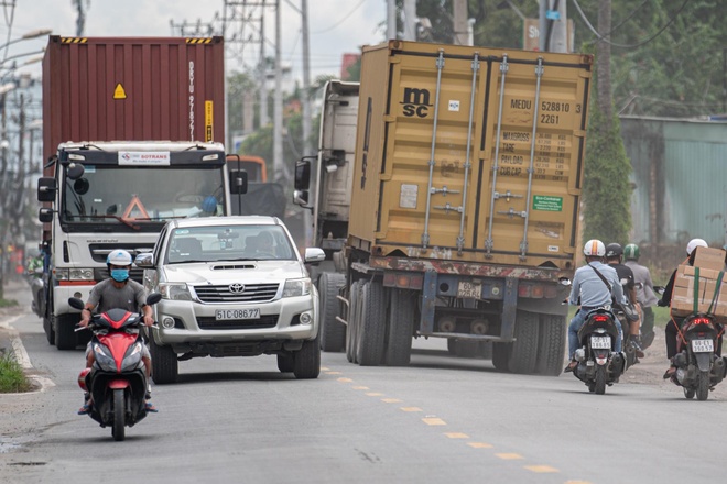 8 năm chưa mở rộng được đường &quot;tử thần&quot; Nguyễn Duy Trinh  - Ảnh 1.