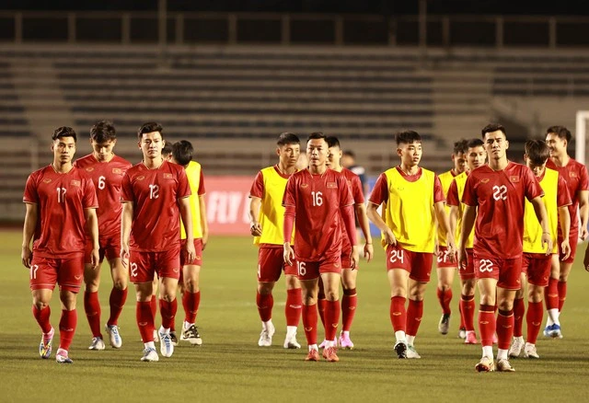 Trung vệ số 1 Việt Nam bị HLV Troussier loại khỏi danh sách dự vòng loại World Cup  - Ảnh 1.