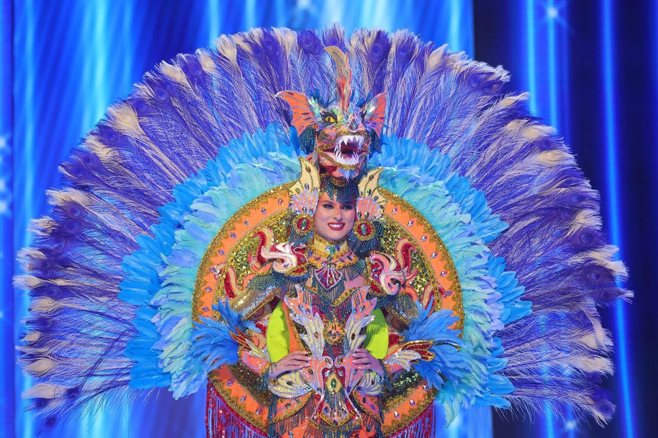 Clip: Show trình diễn trang phục dân tộc ấn tượng của các nhan sắc tại Miss Universe 2023 - Ảnh 12.