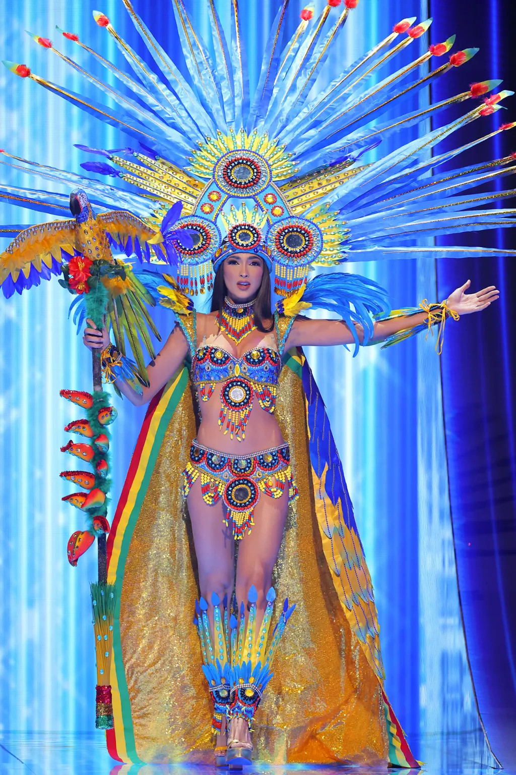 Hoa hậu Bolivia Estefany Rivero tại buổi trình diễn trang phục dân tộc Hoa hậu Hoàn vũ lần thứ 72 vào ngày 16/11 tại El Salvador.