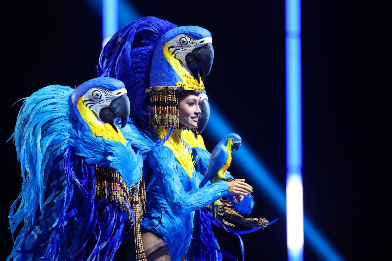Clip: Show trình diễn trang phục dân tộc ấn tượng của các nhan sắc tại Miss Universe 2023 - Ảnh 14.