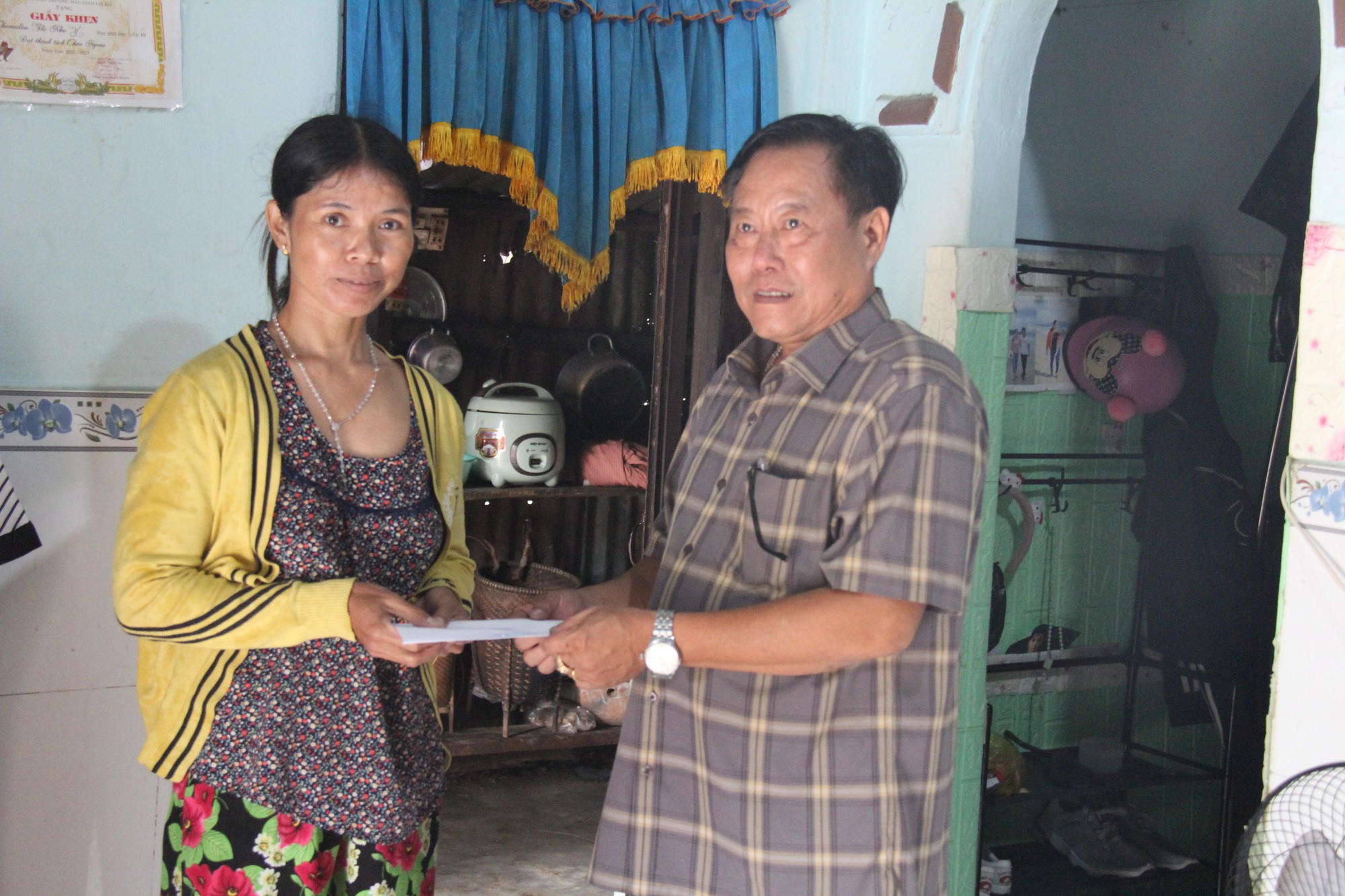 Ban ATGT tỉnh Ninh Thuận thăm hỏi gia đình đồng bào Rắc Lây tử vong vì TNGT - Ảnh 2.