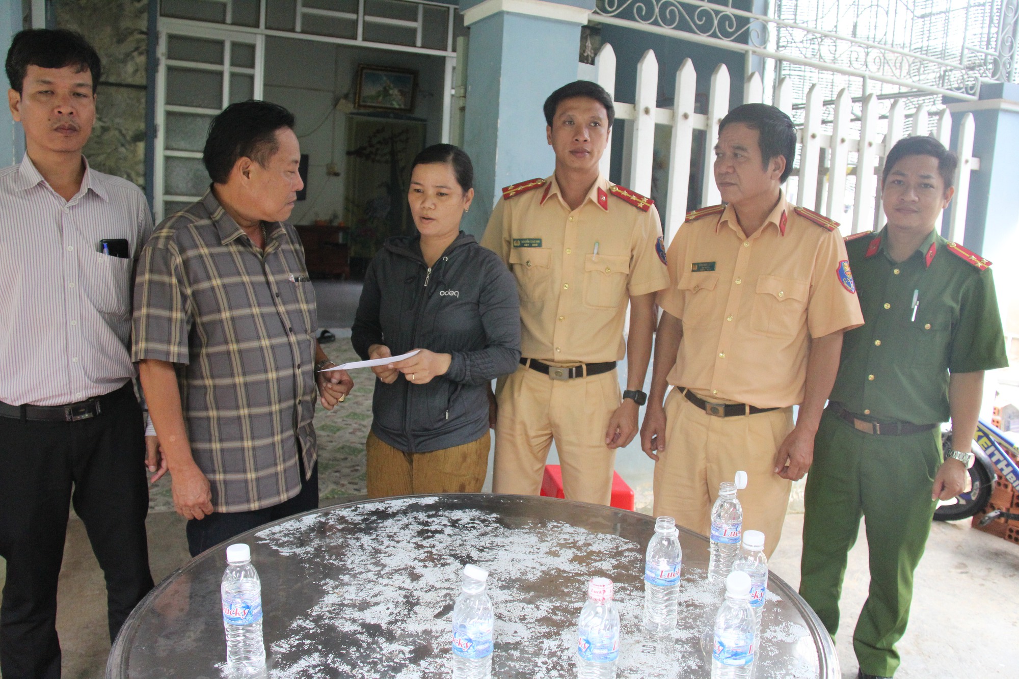 Ban ATGT tỉnh Ninh Thuận thăm hỏi gia đình đồng bào Rắc Lây tử vong vì TNGT - Ảnh 3.