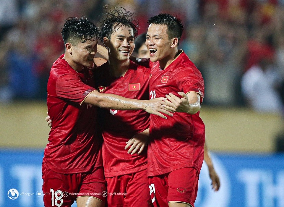 Hé lộ giá vé trận tuyển Việt Nam gặp Iraq ở vòng loại World Cup 2026  - Ảnh 1.