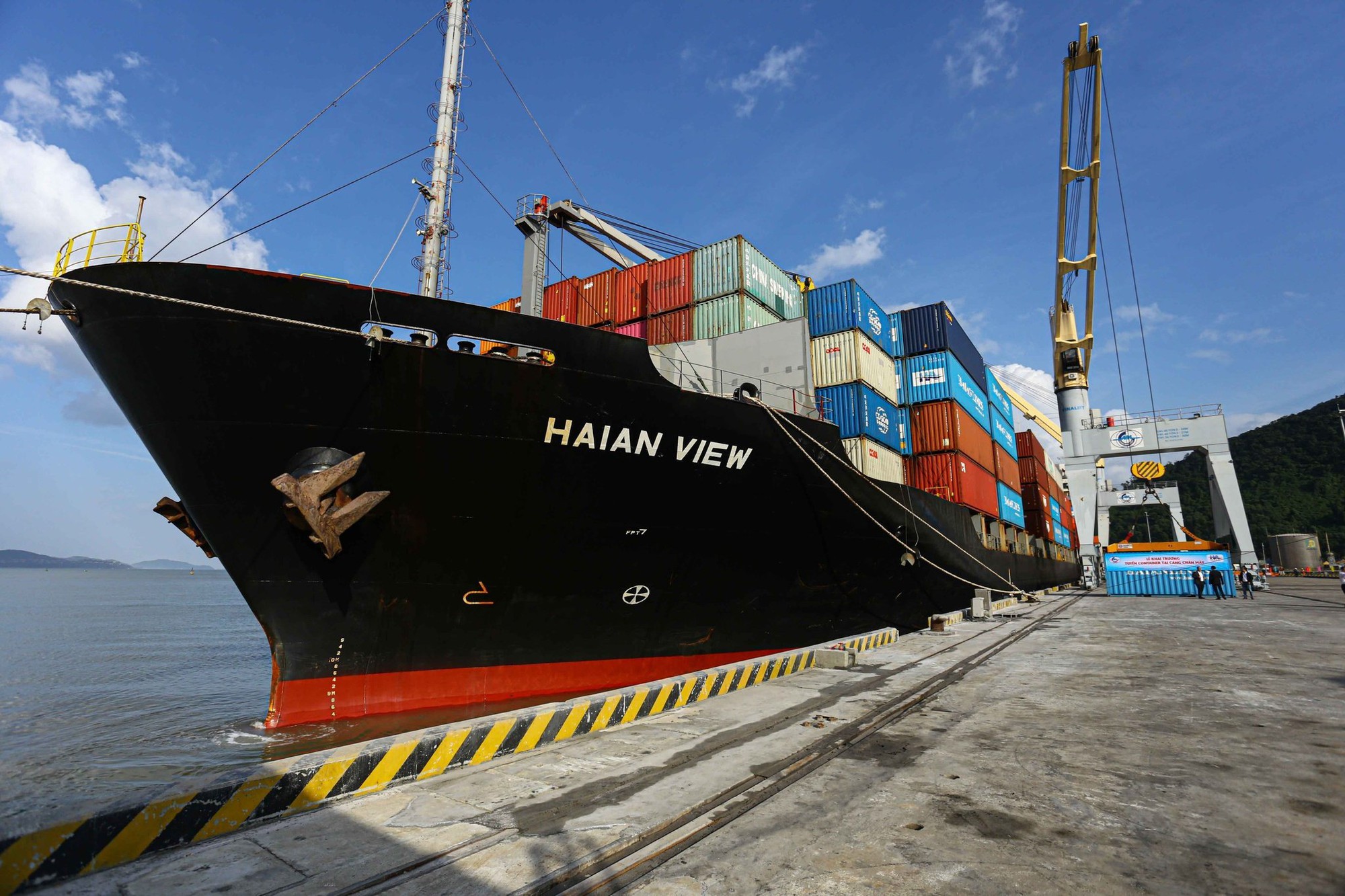 Nâng cấp hạ tầng, tăng ưu đãi thu hút hàng container về Cảng Chân Mây - Ảnh 2.