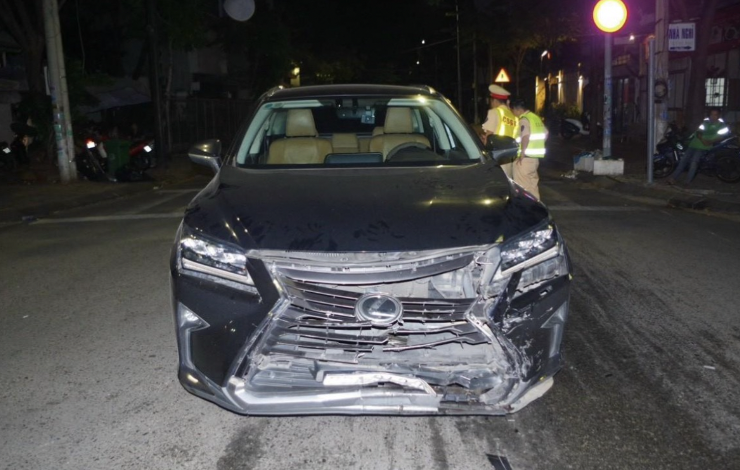 Luật sư nói gì vụ xe Lexus tông xe Vinfast giữa ngã tư? - Ảnh 2.