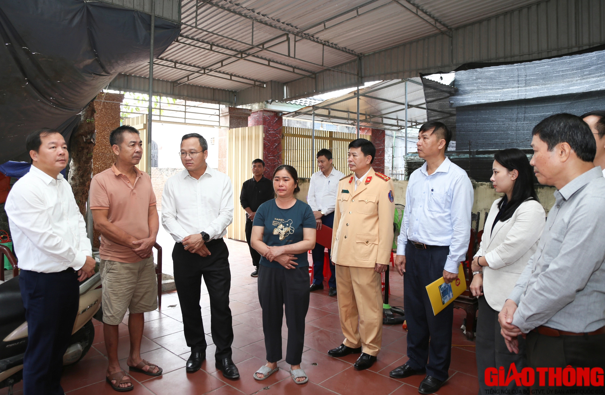 Ủy ban ATGT Quốc gia thăm hỏi gia đình các nạn nhân TNGT có hoàn cảnh khó khăn ở Nghệ An - Ảnh 3.