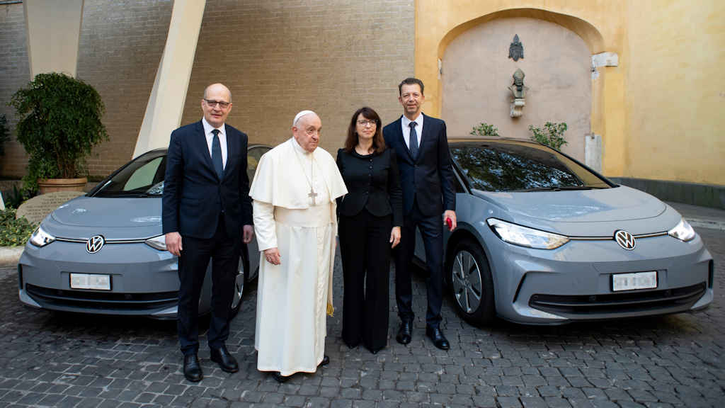 Vatican chọn Volkswagen làm đối tác di chuyển bền vững - Ảnh 1.