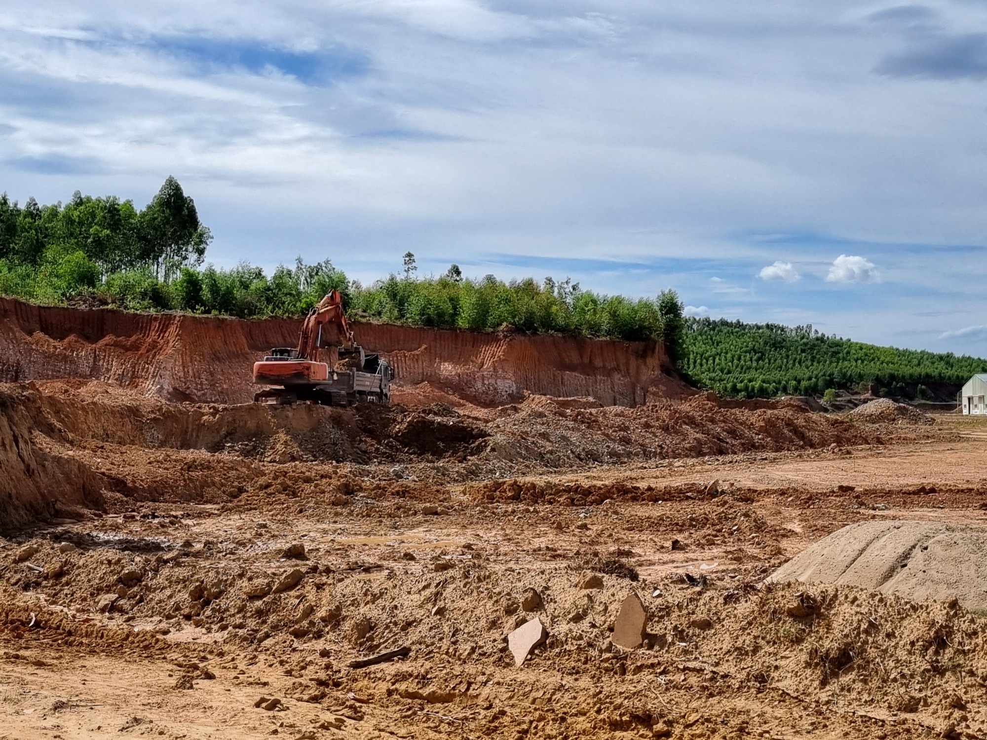 Yêu cầu Sở TN&MT Phú Yên kiểm điểm do chậm đấu giá khai thác khoáng sản - Ảnh 2.