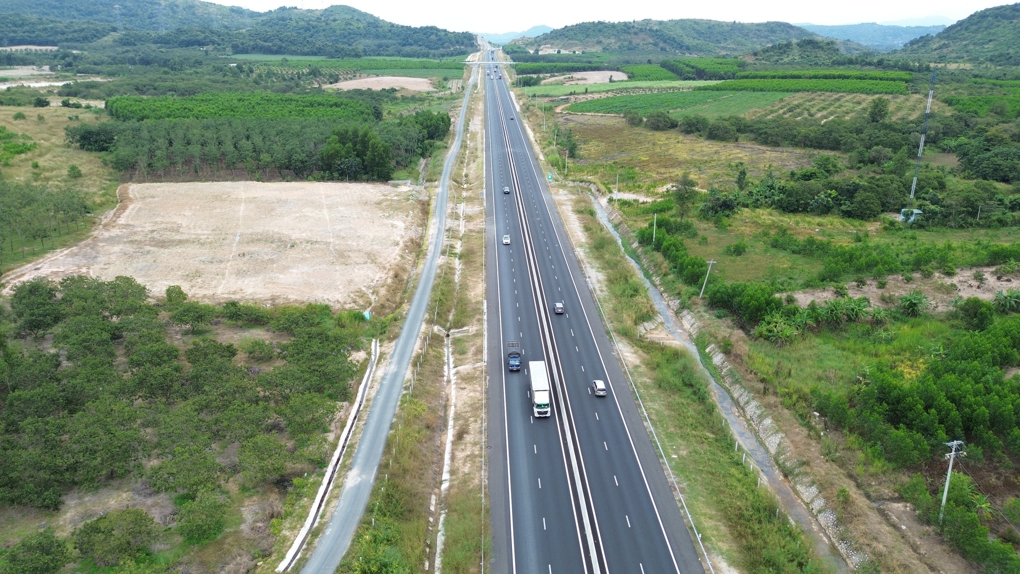 Cao tốc Phan Thiết - Dầu Giây: Nhà thầu gói XL02 hoàn trả hai tuyến đường dân sinh - Ảnh 1.
