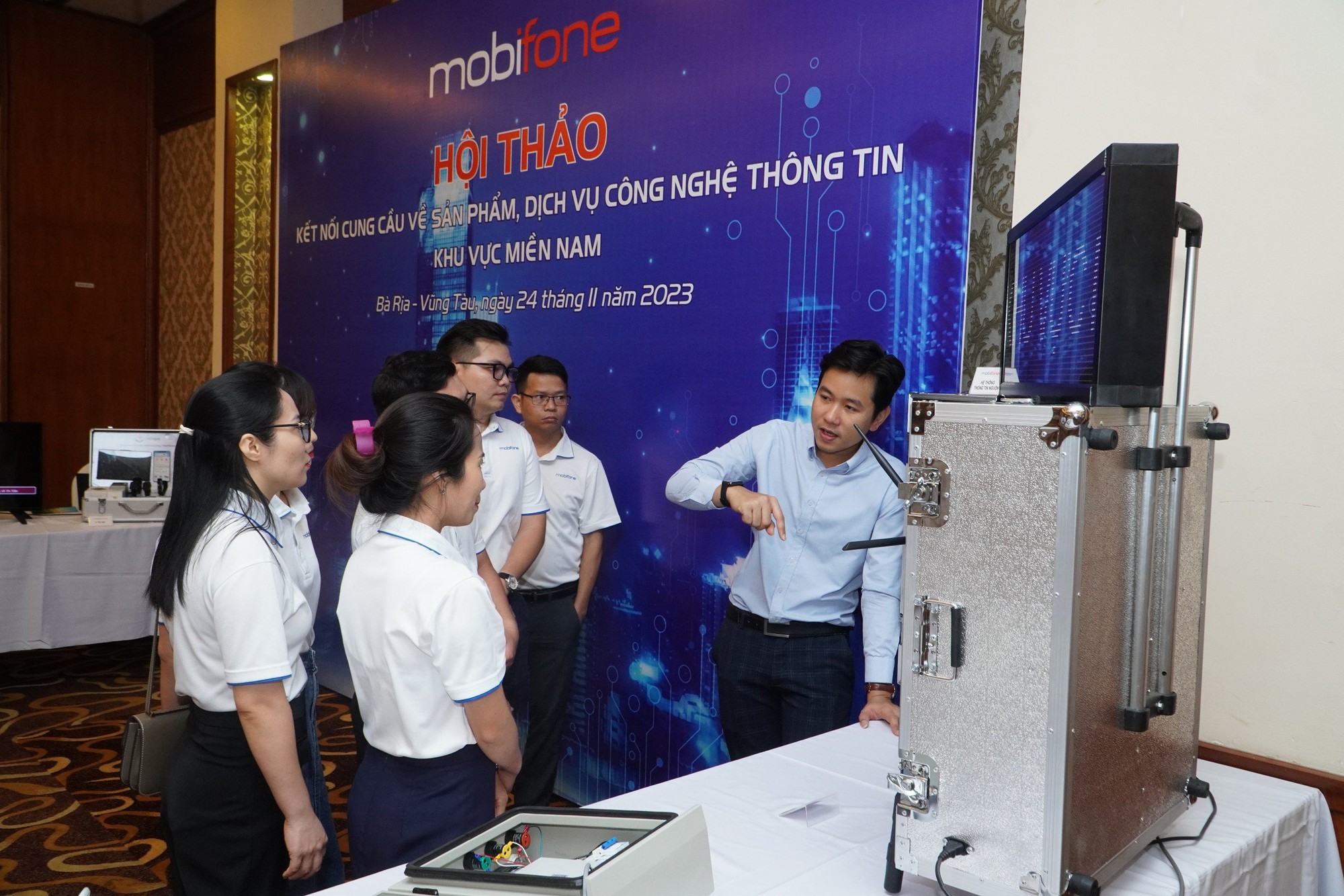 Xây dựng vùng Đông Nam bộ trở thành trung tâm công nghệ thông tin - Ảnh 2. Xây dựng vùng Đông Nam bộ trở thành trung tâm công nghệ thông tin - Ảnh 2.