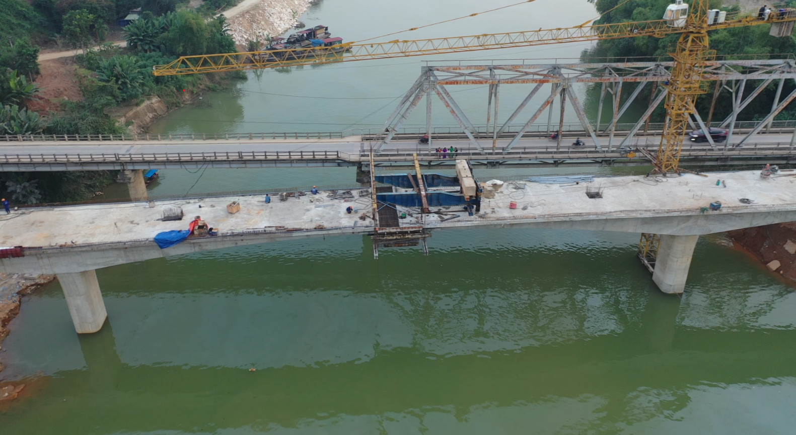 Hợp long cây cầu hơn 100 tỷ đồng bắc qua sông Chảy ở Yên Bái - Ảnh 3.